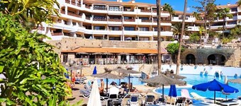 Bib's Pool Side Apartment & Ocean View