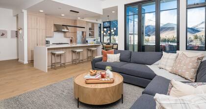 New 3 Bedroom Condo with Mountain Views