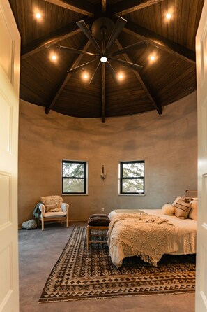 1 habitación, tabla de planchar con plancha, wifi gratis y ropa de cama