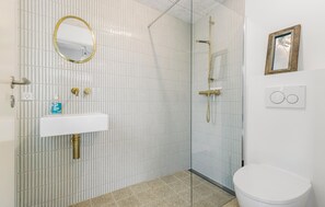 Shower - 3 bedroom pet friendly home in Glesborg (Glesborg)