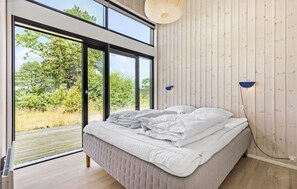 3 bedrooms, travel cot, free WiFi - 3 bedroom pet friendly home in Glesborg (Glesborg)