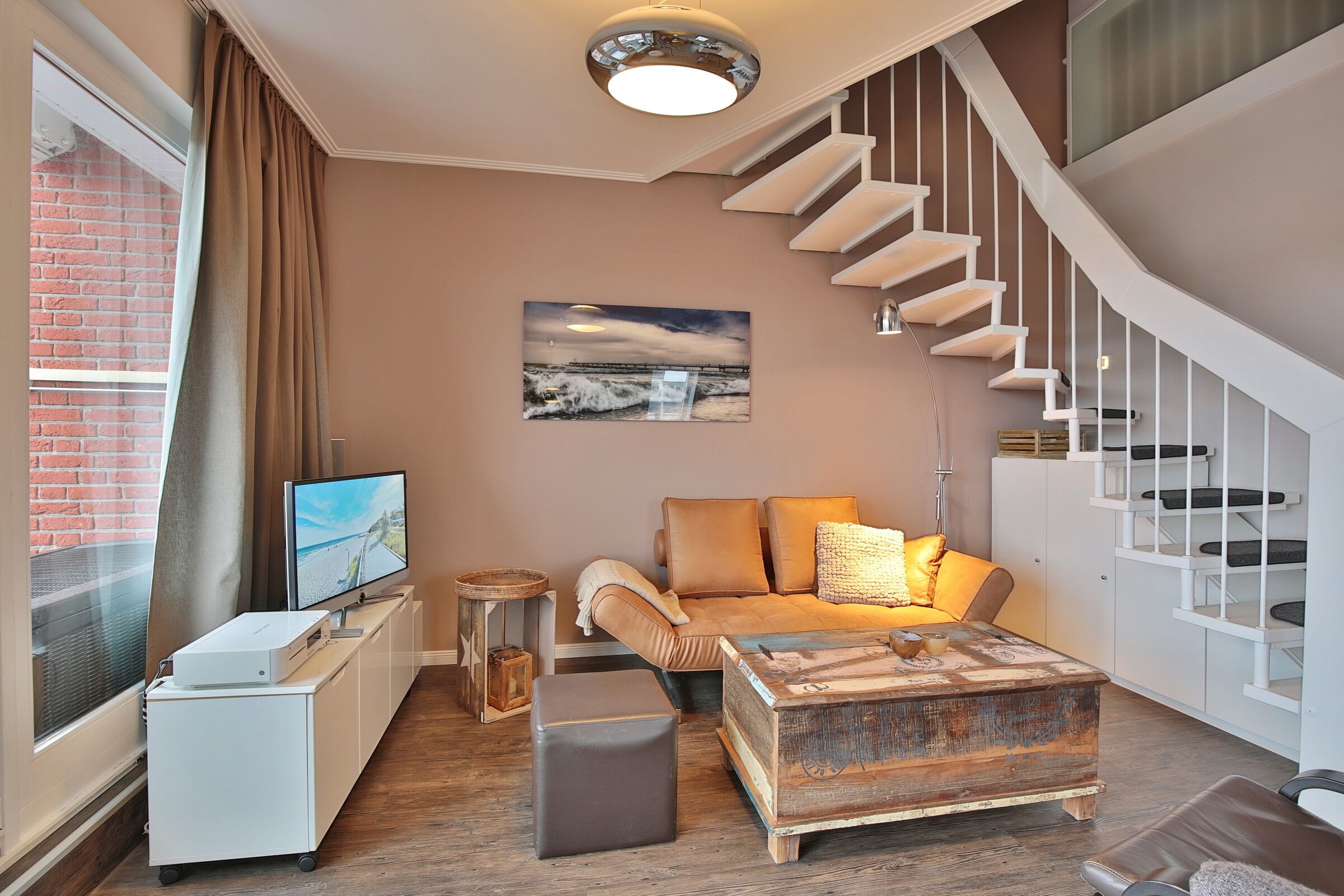 TV, DVD player, table tennis, stereo