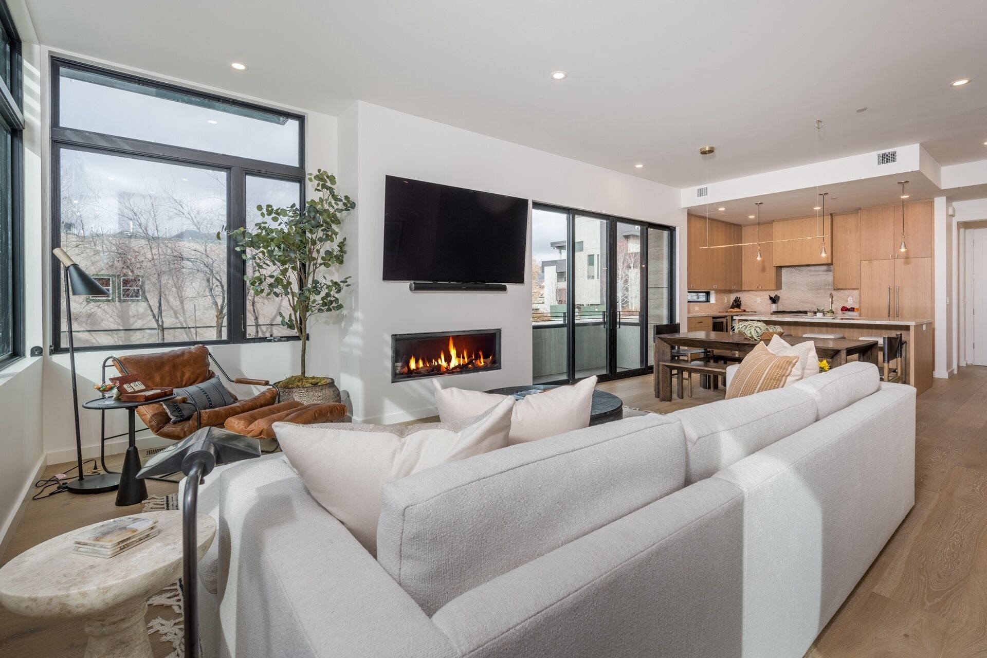 New Build 4 Bedroom Townhome with Mountain Views