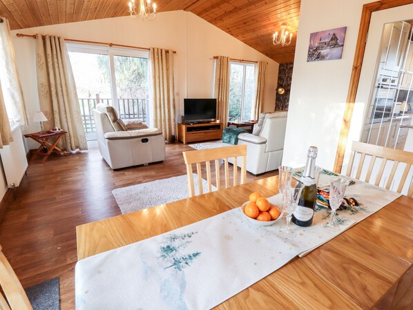 Frigorífico, lavavajillas, hervidor eléctrico y tostadora