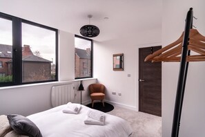 1 bedroom, desk, iron/ironing board, WiFi - Modern 1 BR Stay Zeni in Alexandra Rise Manchester (Manchester)