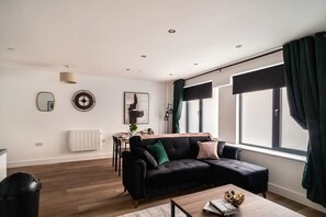 Televisión y oficina 