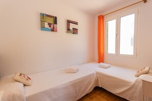2 bedrooms, iron/ironing board, WiFi, bed sheets