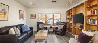 Hazel @ Stella Ruby Cottages - Steps to Downtown