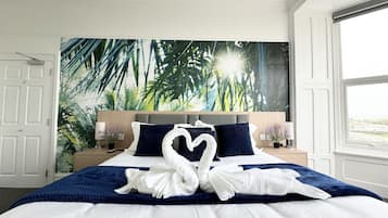 11 dormitoris, planxa i posts de planxar i un bressol de viatge