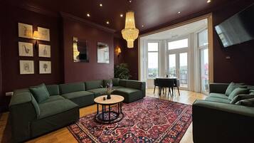 Älytelevisio, videopelejä, pöytäjalkapallopöytä