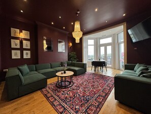 Smart-TV, Videospiele, Tischfußball