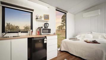 1 bedroom, bed sheets