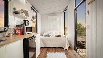 1 bedroom, bed sheets