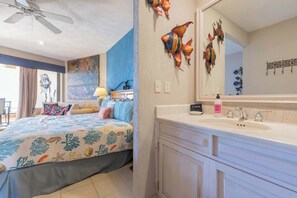 2 Schlafzimmer, Schreibtisch, Bügeleisen/Bügelbrett, Reisekinderbett