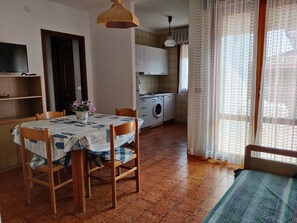 Departamento, 1 habitación, balcón, vista a la ciudad | Restaurantes