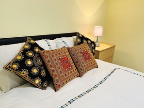 Apartment | 2 bedrooms, free WiFi, bed sheets - Charming 2-bed Apartment in Hounslow (Hounslow)