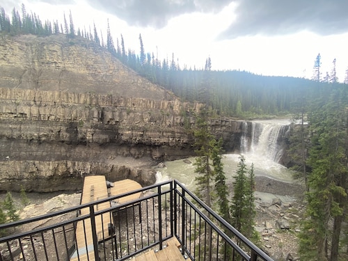 Adventure Await! 20minute to Abraham Lake Ice Bubbles, Full home+ Mountain views