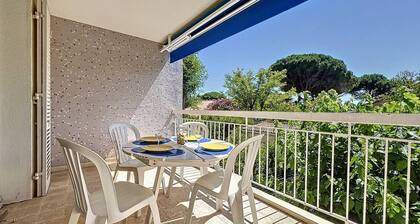 Strandnahes T2-Apartment mit großer Terrasse, Parkplatz, WLAN und voll ausgestatteter Küche