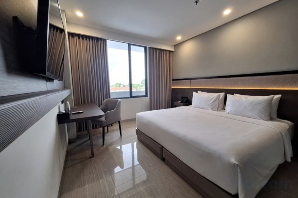 Superior Hollywood Room