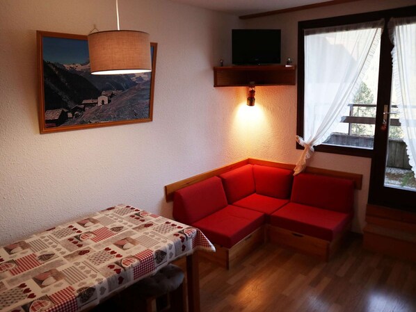 TV - Ski-in studio for 4, Les Orres 1650 (Les Orres)
