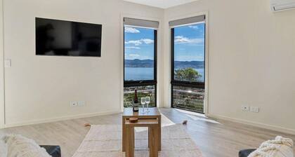 "View Studio" Apartment Sandy Bay Close to Casino.