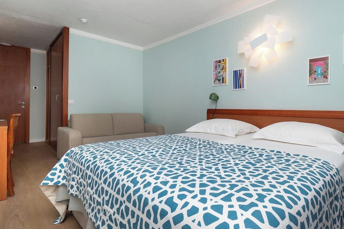 Twin Room + 2 22m² Courtyard/Park View with Balcony | Minibar, desk, free WiFi