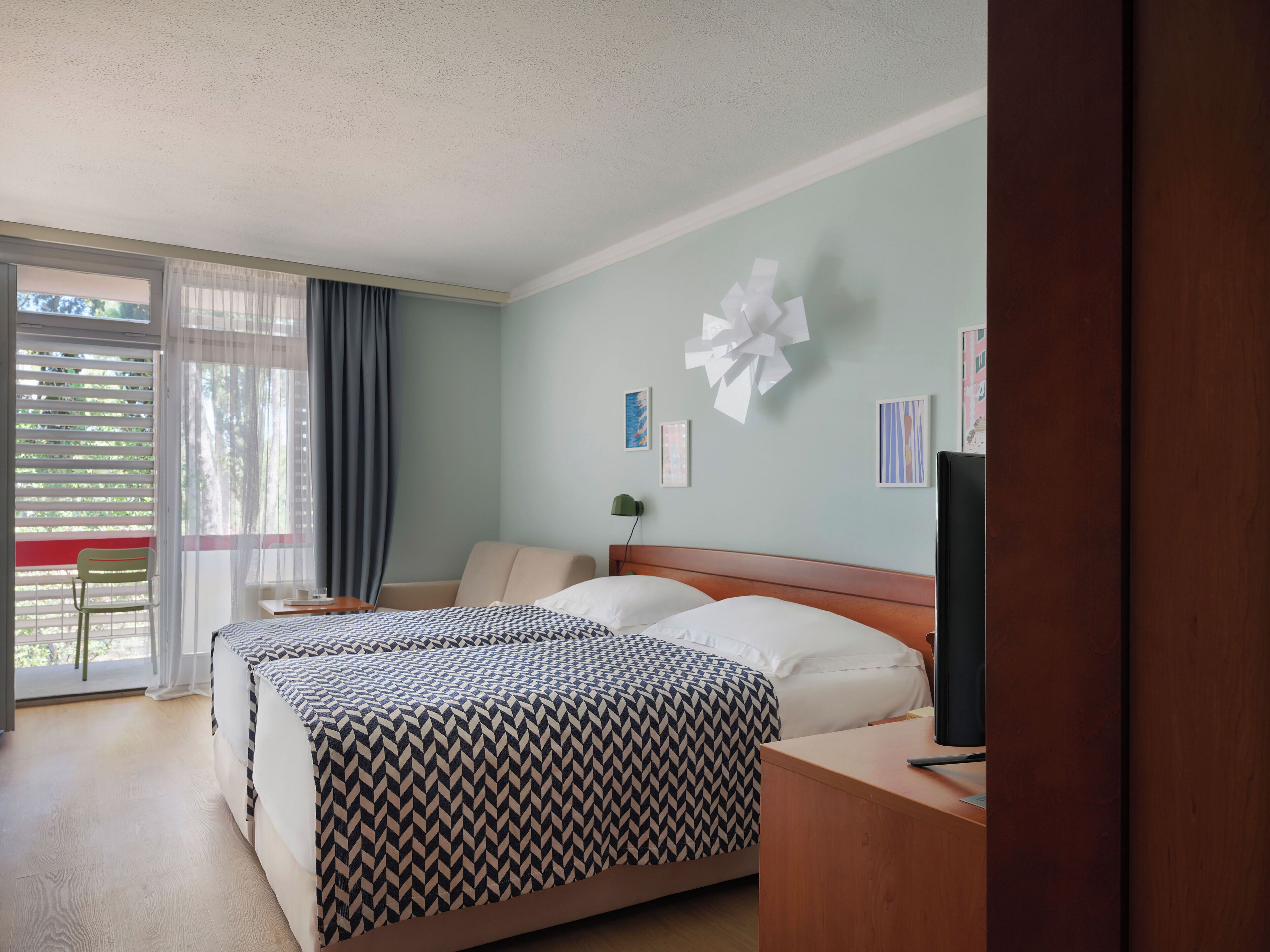 Twin Room + 2 22m² Courtyard/Park View with Balcony | Työpöytä, ilmainen Wi-Fi