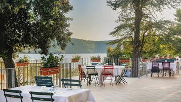 Daily buffet breakfast (EUR 30 per person)