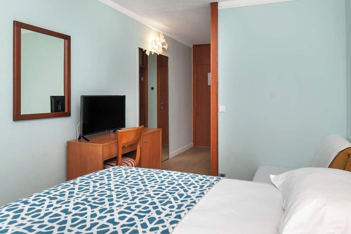 Minibar, desk, free WiFi