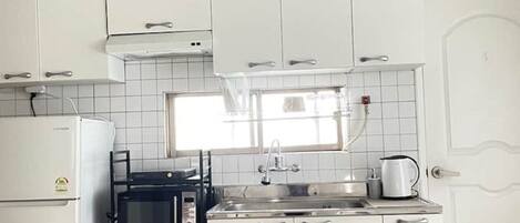 Fridge, microwave, stovetop, electric kettle