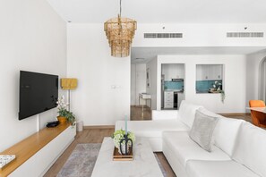 Apartment, Smoking | 2 bedrooms - 2BR Escape With Panoramic Marina Views in JBR (Dubai)