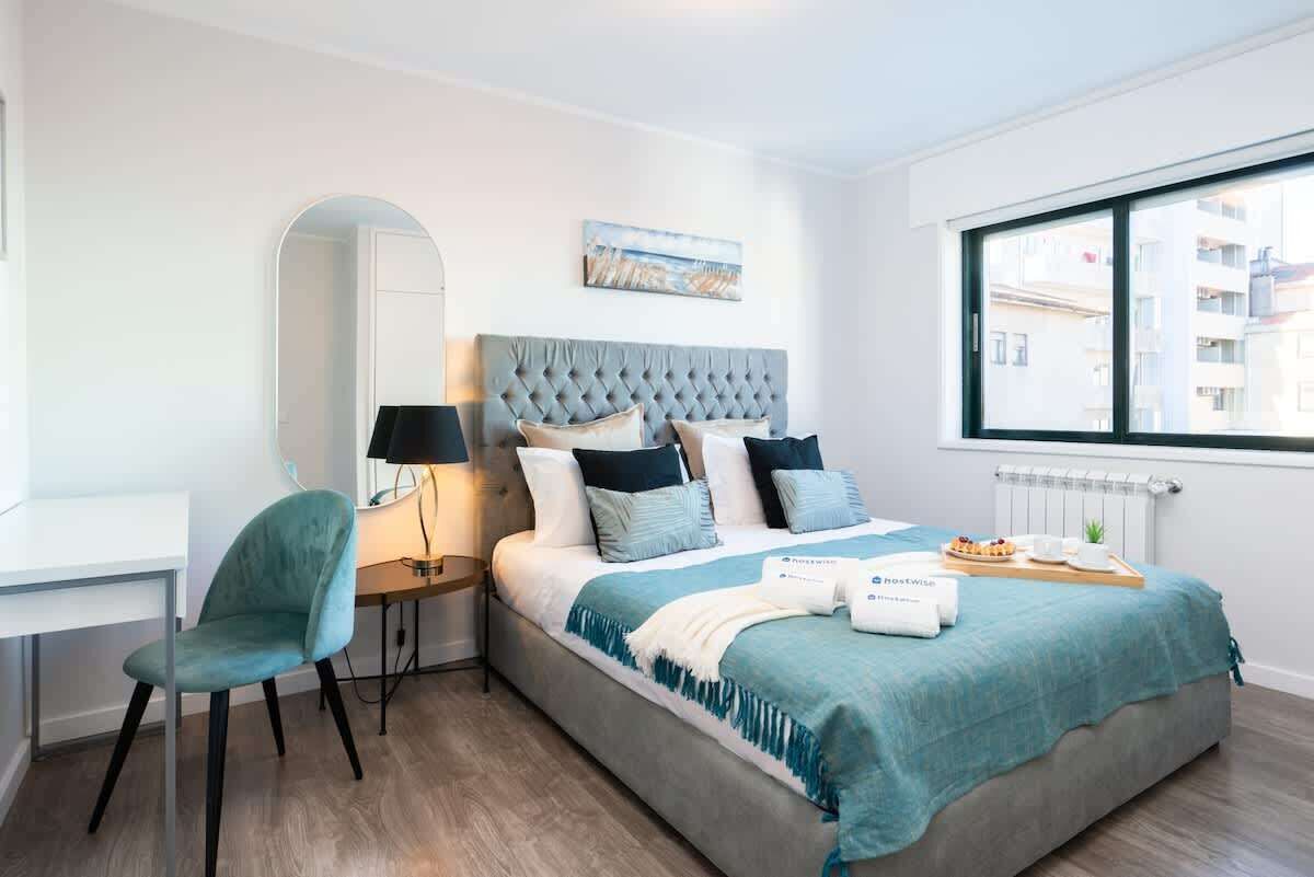 4 habitaciones, tabla de planchar con plancha, cuna de viaje y wifi 