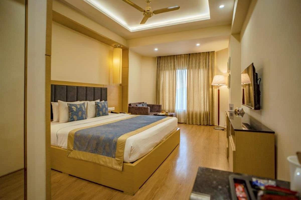 Superior Double Room | 1 bedroom, premium bedding, minibar, desk