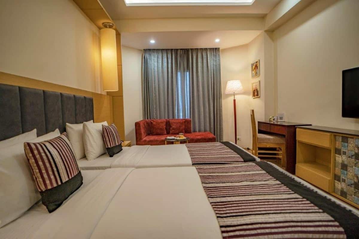 Superior Twin Room | 1 bedroom, premium bedding, minibar, desk