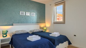 4 bedrooms, iron/ironing board, free WiFi, bed sheets