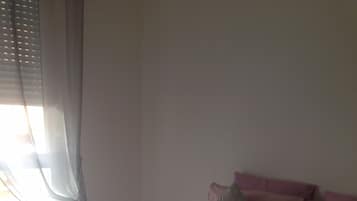 1 bedroom, bed sheets