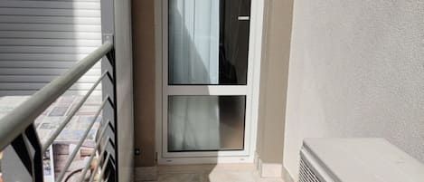 Departamento, 2 habitaciones, balcón, vista a la ciudad | Terraza o patio
