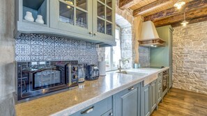 Fridge, microwave, oven, dishwasher - Villa Kata by Villas Guide (Sveti Lovrec)