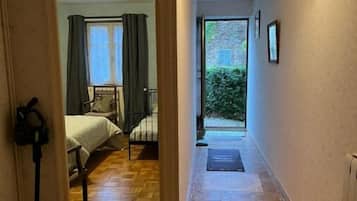 4 slaapkamers, een strijkplank/strijkijzer, gratis wifi, beddengoed