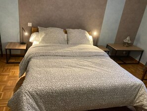 4 chambres, fer et planche à repasser, Wi-Fi gratuit, draps fournis