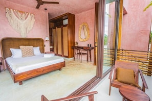 3 Schlafzimmer, Schreibtisch, Bügeleisen/Bügelbrett, Reisekinderbett