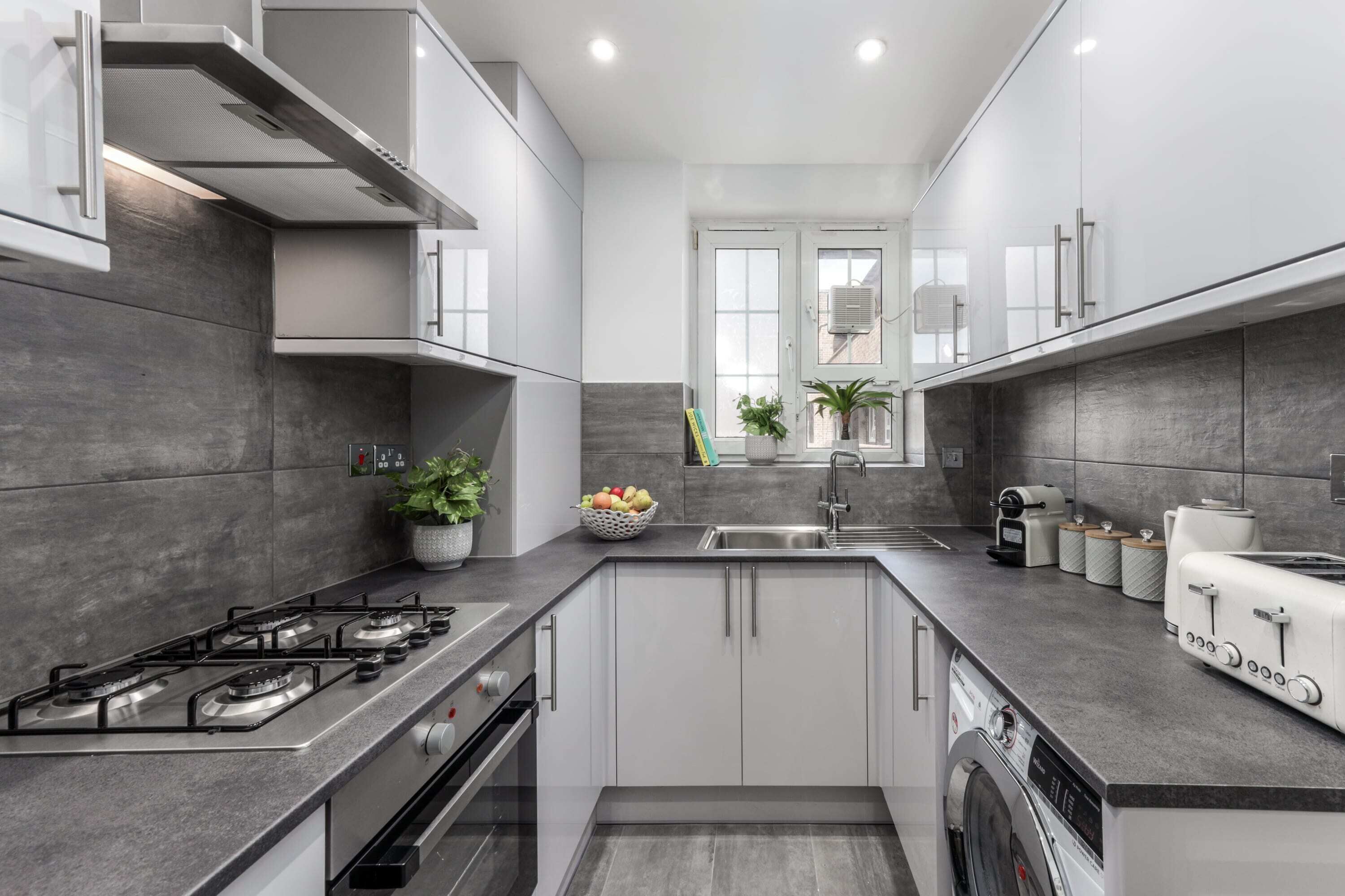 雪櫃、微波爐、焗爐、爐具