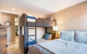 2 bedrooms, desk, WiFi, bed sheets