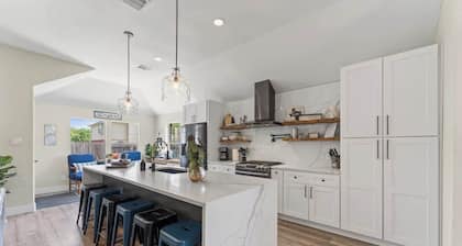 Stylish Home with Hot Tub & Gaming Garage