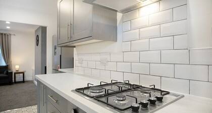 Dean St Retreat: Cosy Urban Escape, Sleeps 5!