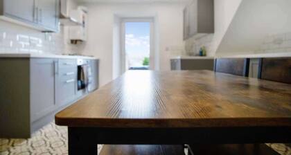 Dean St Retreat: Cosy Urban Escape, Sleeps 5!