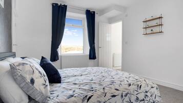 3 bedrooms, internet, bed sheets