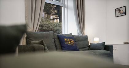 Dean St Retreat: Cosy Urban Escape, Sleeps 5!