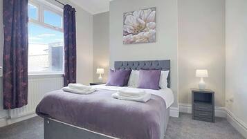 4 bedrooms, iron/ironing board, WiFi, bed sheets