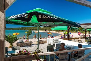 屋外ダイニングエリア